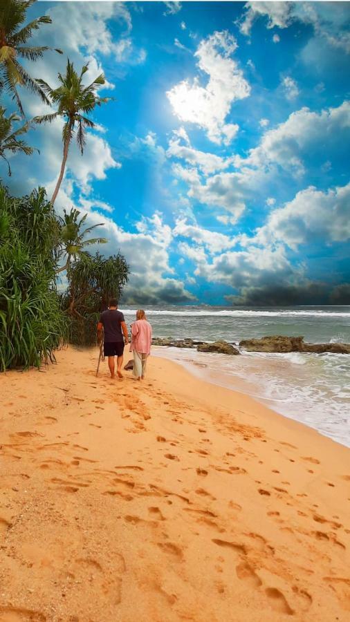 Akurala Beach Boutique Resort Экстерьер фото