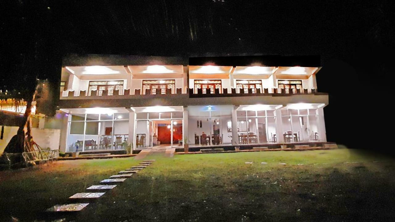 Akurala Beach Boutique Resort Экстерьер фото