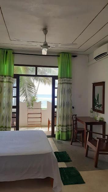 Akurala Beach Boutique Resort Экстерьер фото