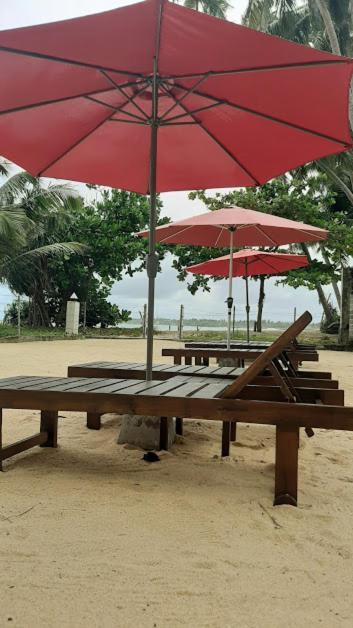 Akurala Beach Boutique Resort Экстерьер фото