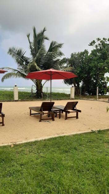 Akurala Beach Boutique Resort Экстерьер фото